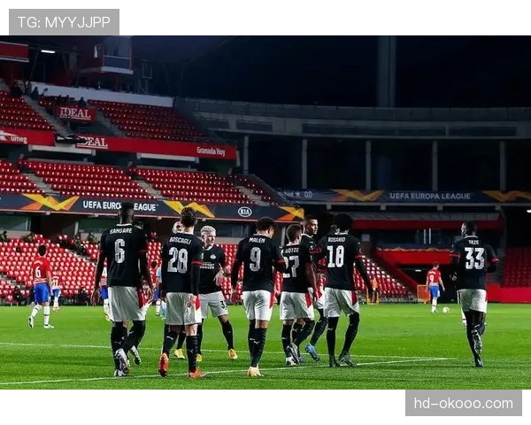 冲突瞬间:弗赖堡与勒沃库森球员因一次铲抢发生短暂对峙 冲突瞬间:弗赖堡与勒沃库森球员因一次铲抢发生短暂对峙